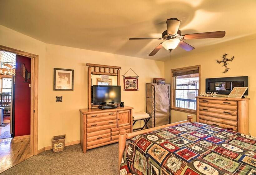 River Dream Cabin  On New River W/ Deck, Fire Pit