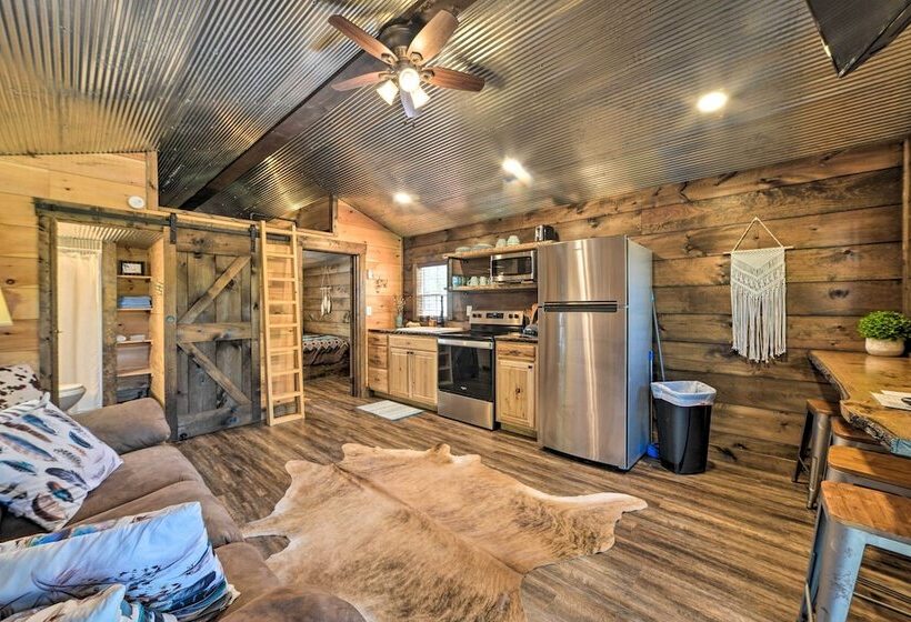 Rustic Dog Friendly Cabin W/ Deck & Fire Pit!