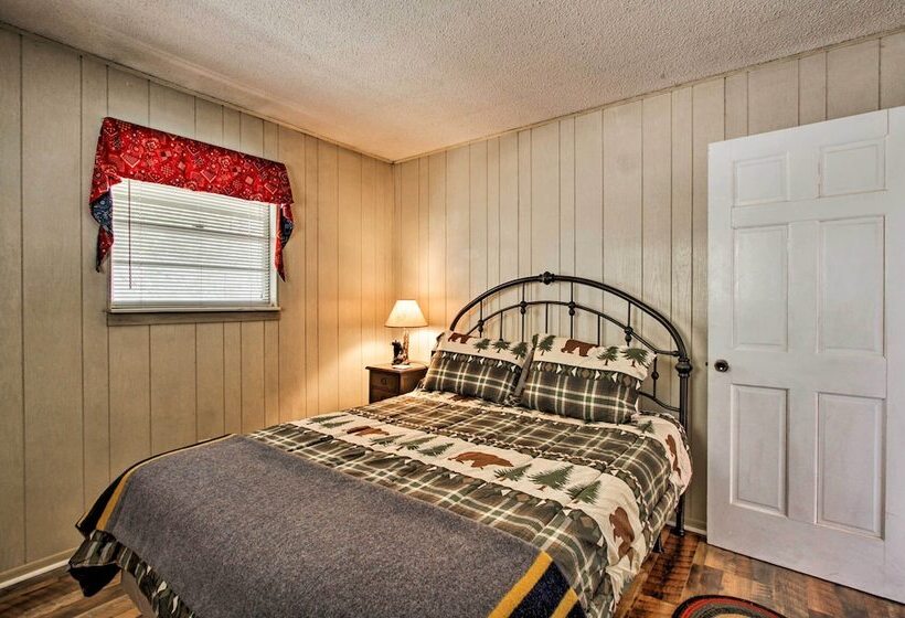 Quiet Cabin W/ Mountain Views ~ 3 Mi To Gatlinburg