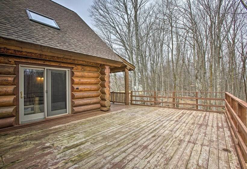 The Retreat  Secluded & Spacious Boyne City Lodge