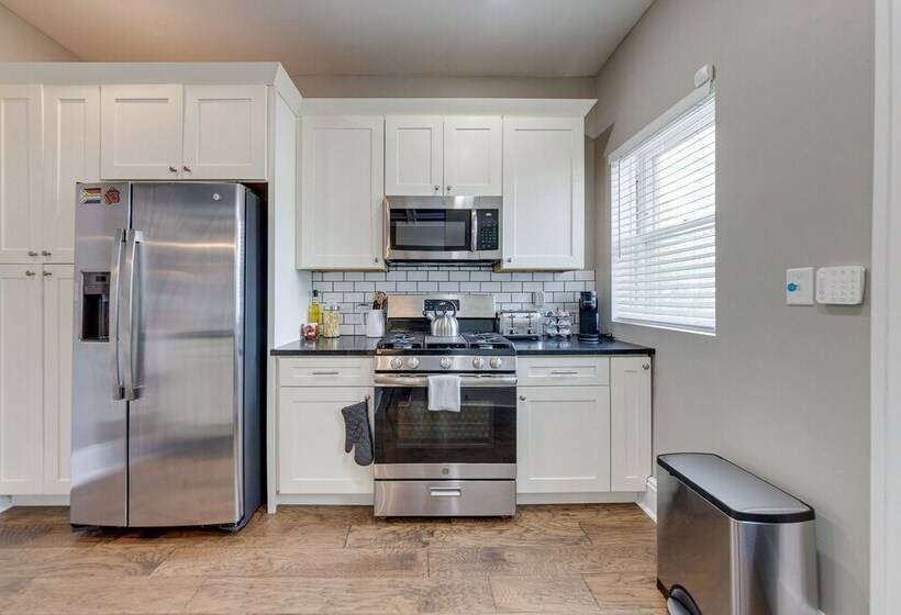 Spacious Home W/ Yard ~ 4 Mi To Downtown St Louis!