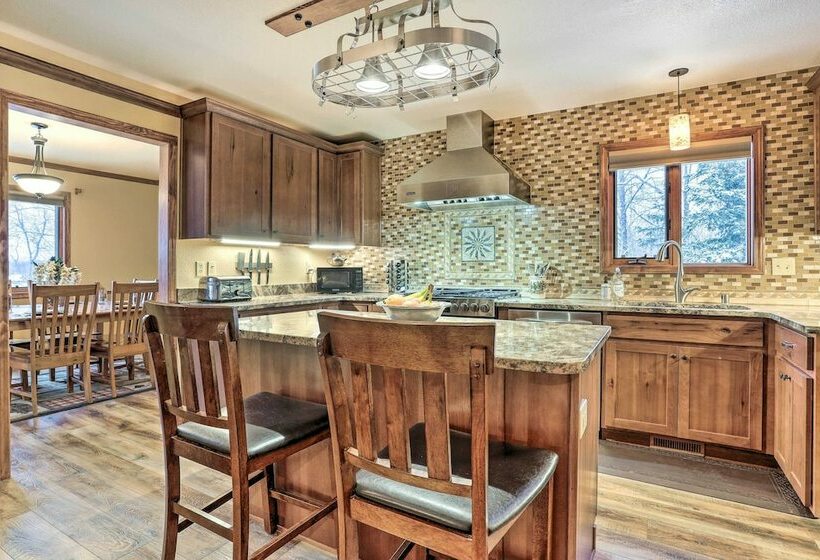 Spacious Wasilla Home  3 Mi To Downtown!
