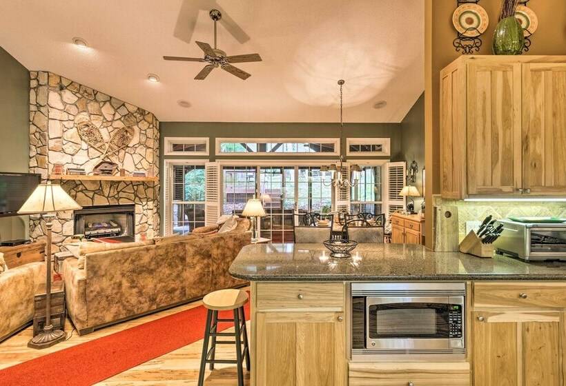 Screened Porch + 3 Decks: Beech Mountain Cabin
