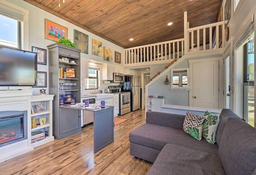 Upscale Tiny Home   Boho Chic Austin Getaway!