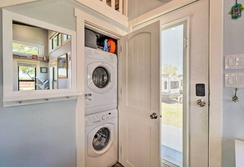 Upscale Tiny Home   Boho Chic Austin Getaway!