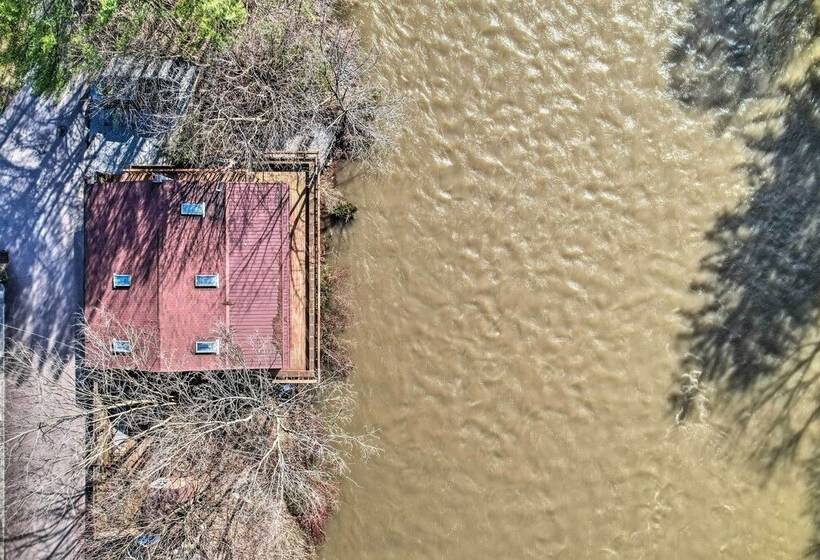 Walkable Friendsville Home On The River!