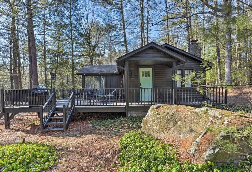 Near Masthope Mountain: Waterfront Shohola Cabin!