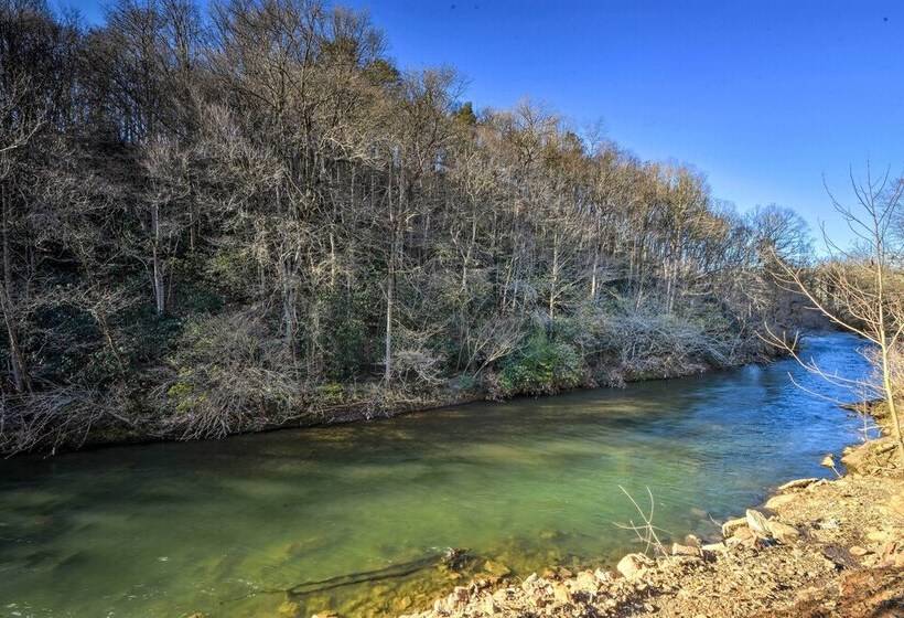 Avalon Woods Riverfront Retreat: Walk To Waterfall