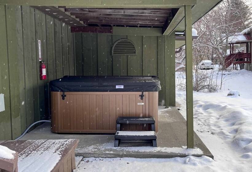 Beautiful Home W/ Hot Tub On Lake Wissota
