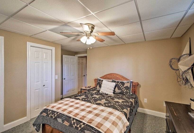 Hayesville Bungalow W/ Porch & Forest Views!