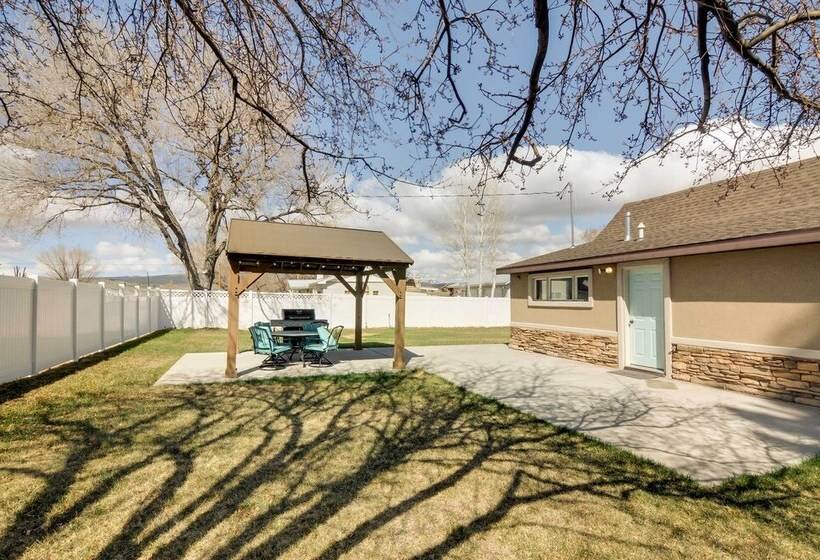 Bright Panguitch Escape W/ Spacious Yard!