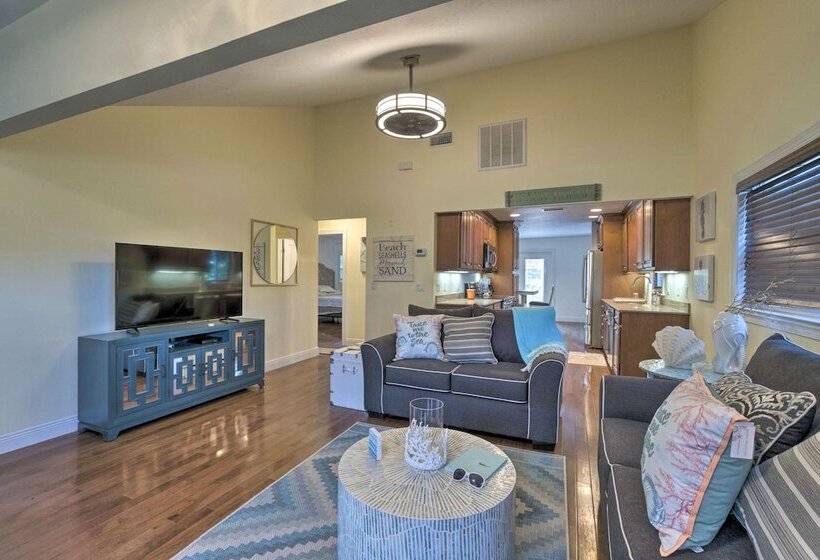 Bright Sarasota Bungalow   5 Mi To Siesta Beach!