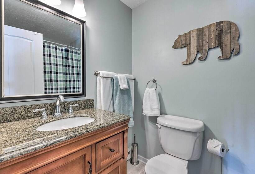 Bright Wintergreen Resort Home; Deck & Grill!