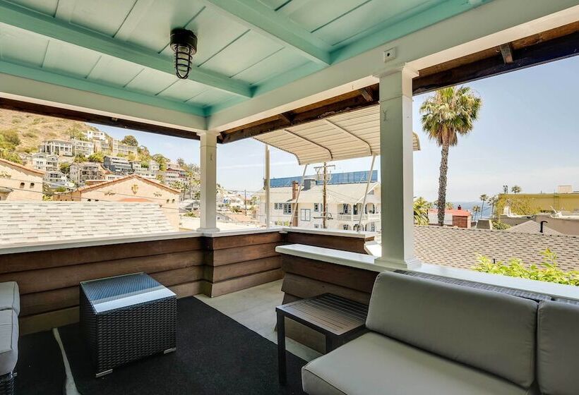 Charming Catalina Gem W/ Deck: Walk To The Beach!