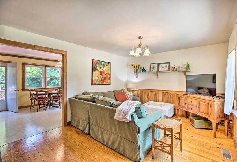 Charming Cottage < 10 Mi To Wineries & Skiing!