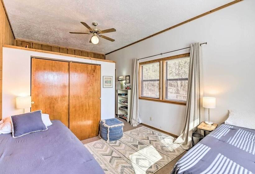 Walk To White River: Home W/ Deck In Flippin!