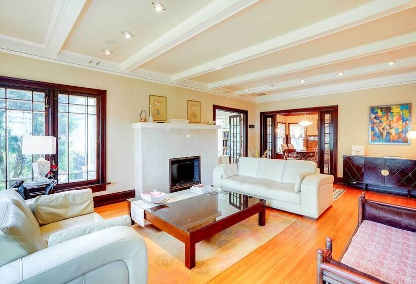 Charming Mpls Home W/ Patio   Walk To Uptown!