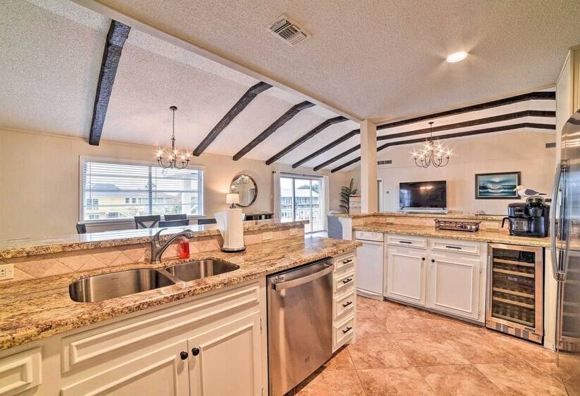 Private Dock: Charming & Spacious Rockport Abode!