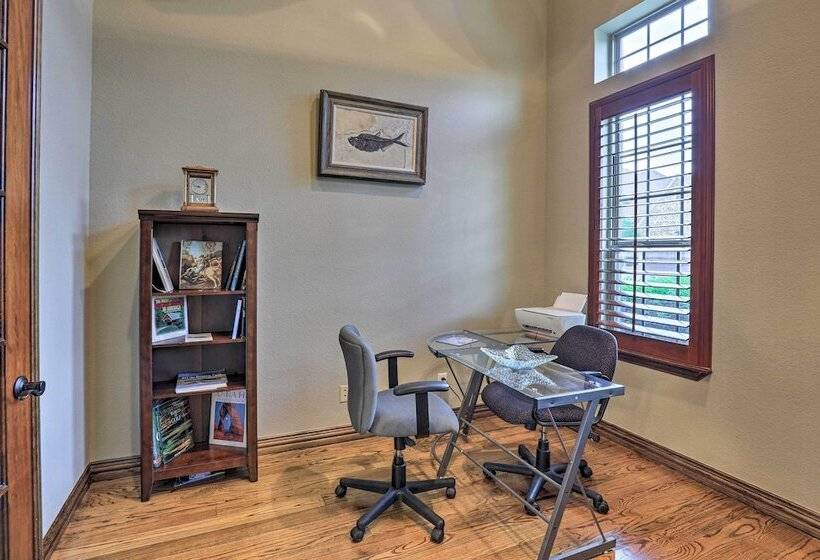 Chic Family Friendly Home In Irving W/ Yard!