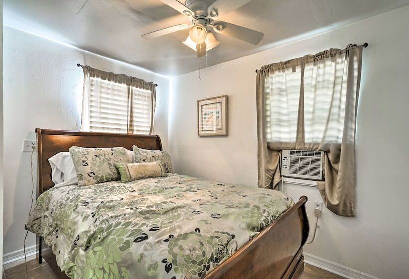 Convenient Naples Retreat < 4 Mi To Beach!