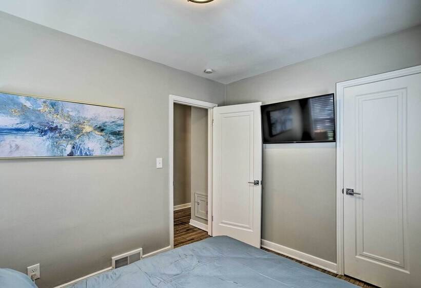Cozy Home: Wifi, Parking, 5 Mi To Dtwn Mpls!