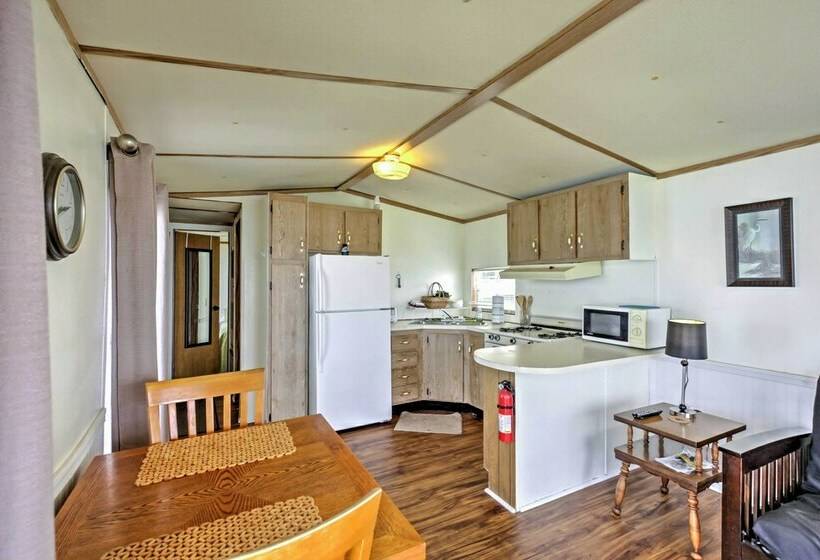 Cozy Lakefront Home In Ocala W/ Deck, Grill + A/c!