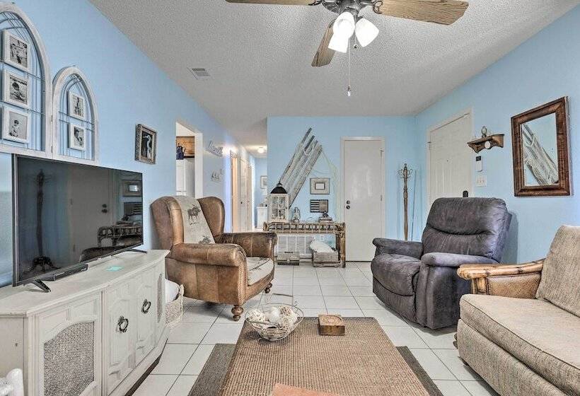 Cute & Cozy Gulf Shores Bungalow: 1/2 Mi To Beach!