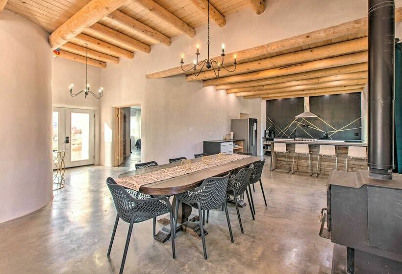 Family Friendly Desert Home ~ 10 Mi To Taos!