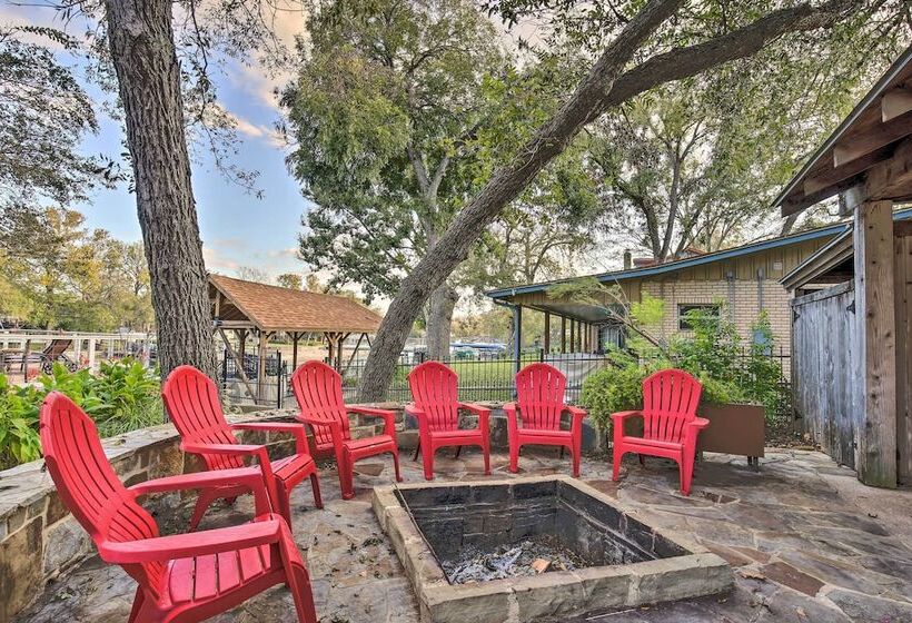 Guadalupe River Paradise W/ Hot Tub, Dock & Kayaks