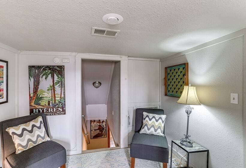 Historic  Hardy House  On Main Street W/ Fire Pit!