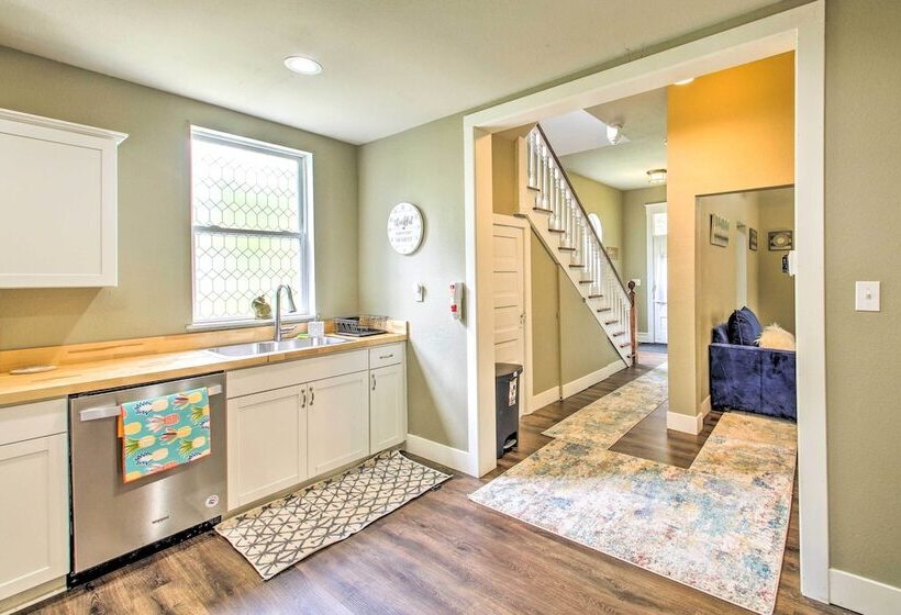 Historic Home Near Bathhouse Row In Hot Springs!
