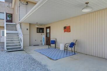 Lakefront Home W/ Rooftop Deck, Grill, Games!