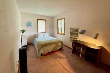 Lakeside Berkshires Home Near Hiking & Skiing!