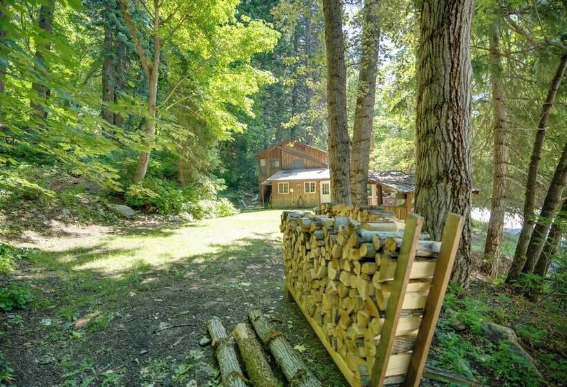 Leavenworth Cabin W/ Private Hot Tub!