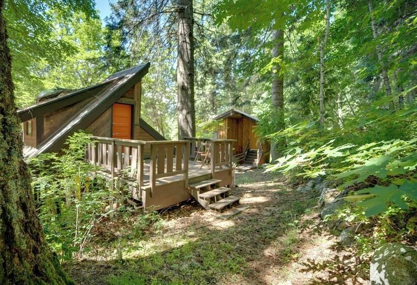 Leavenworth Cabin W/ Private Hot Tub!
