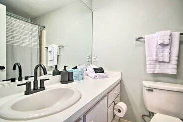 2 Mi To South Cape Beach State Park: Home W/ Yard!
