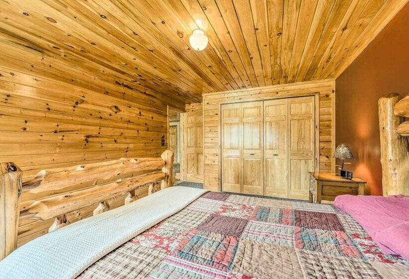 Lutsen Cabin W/ Fire Pit, Patio & Deck!