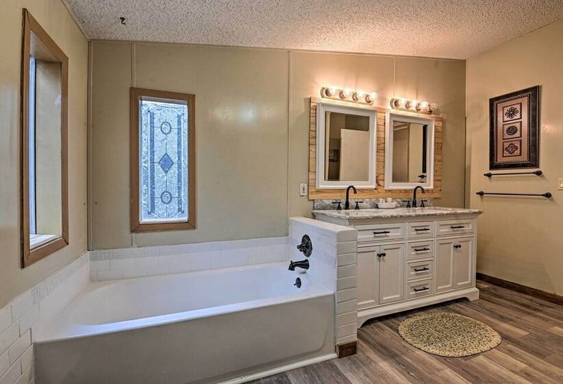 Peaceful Silver Springs Property   Pets Welcome!