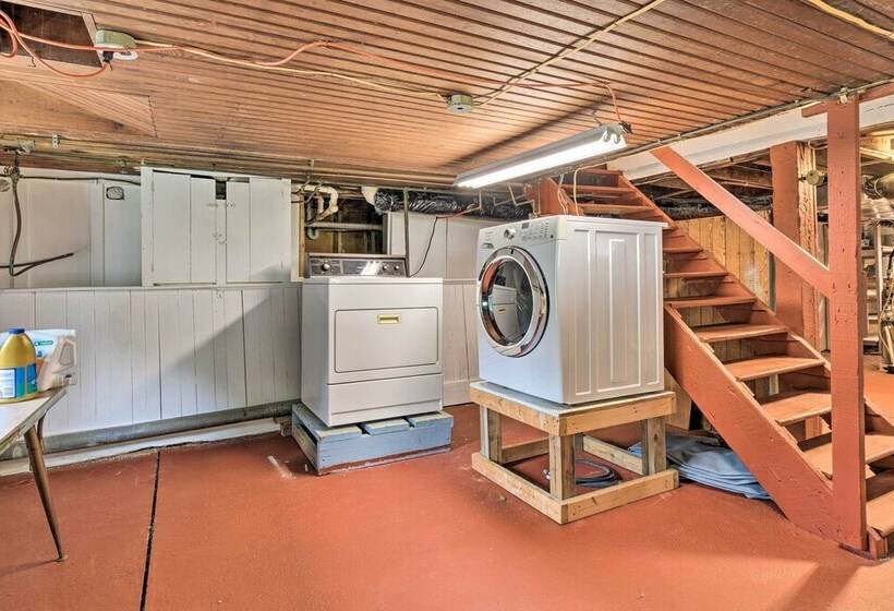 Penn Yan Escape W/ Yard, 1 Mi To Keuka Lake!