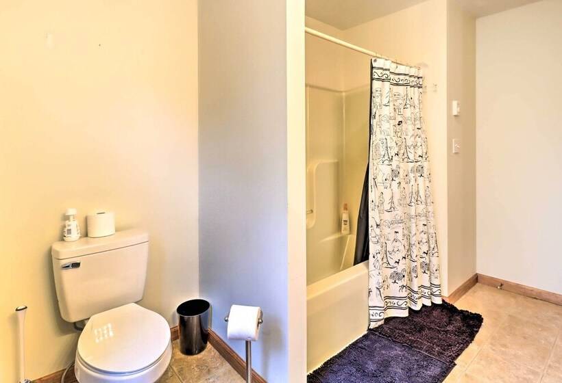 Pet Friendly Pocono Lake Oasis W/ Game Room!