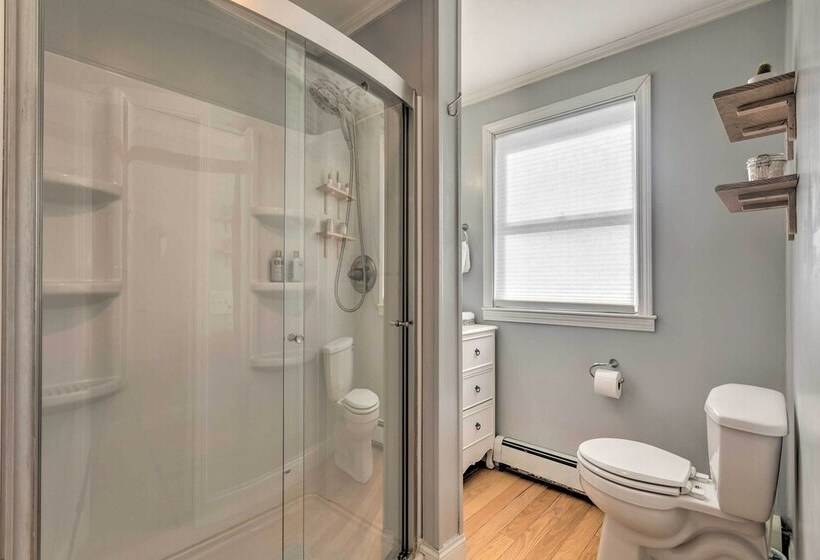 Renovated Barrington Cottage W/ Beach Access!