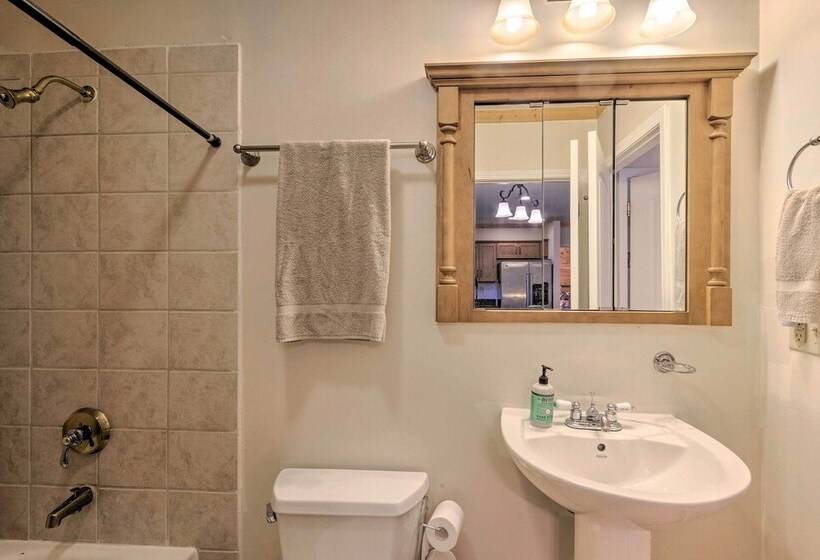 Riverfront Hideaway W/ Mtn Views In Marshall!