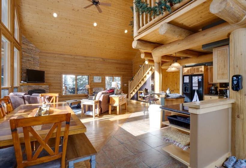 Rustic Mountain Cabin With Private Hot Tub & Deck!