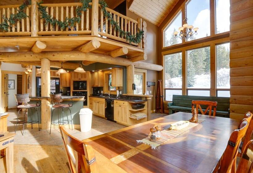 Rustic Mountain Cabin With Private Hot Tub & Deck!