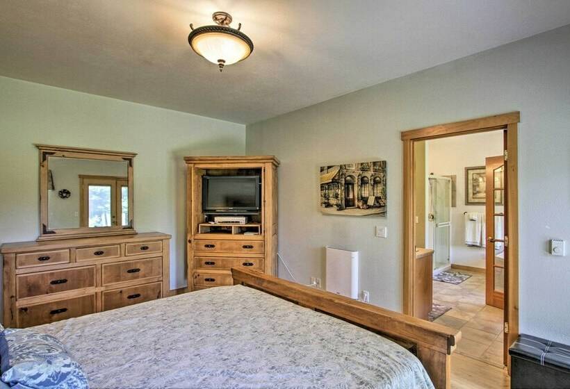 Serene South Bend Family Escape; Dogs Welcome