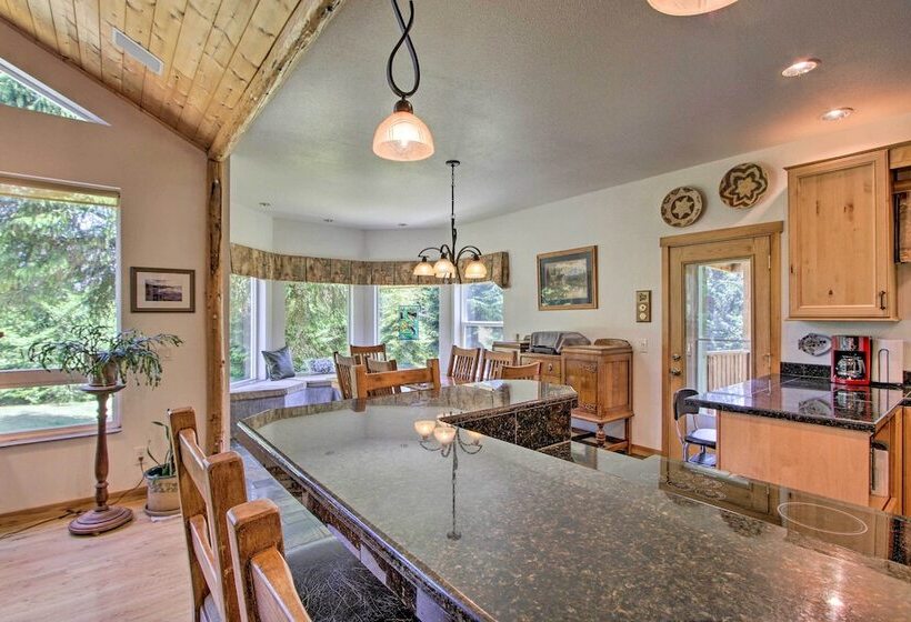 Serene South Bend Family Escape; Dogs Welcome