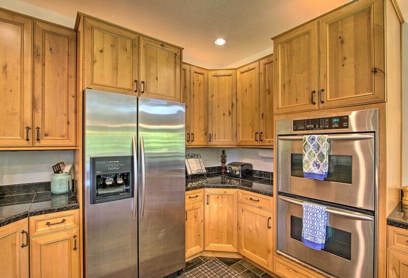 Serene South Bend Family Escape; Dogs Welcome