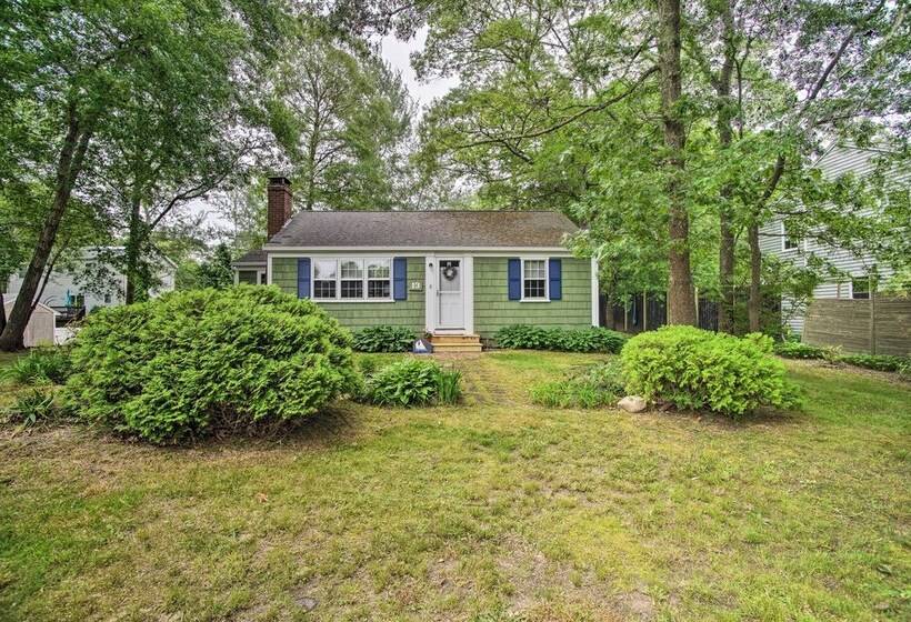 South Yarmouth Cottage ~ Half Mi To Beaches!