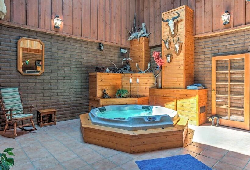 Spacious Alto House On 8 Private Acres W/ Hot Tub!