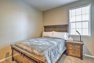 10 Mi To Dia: Spacious Aurora House W/ Yard!